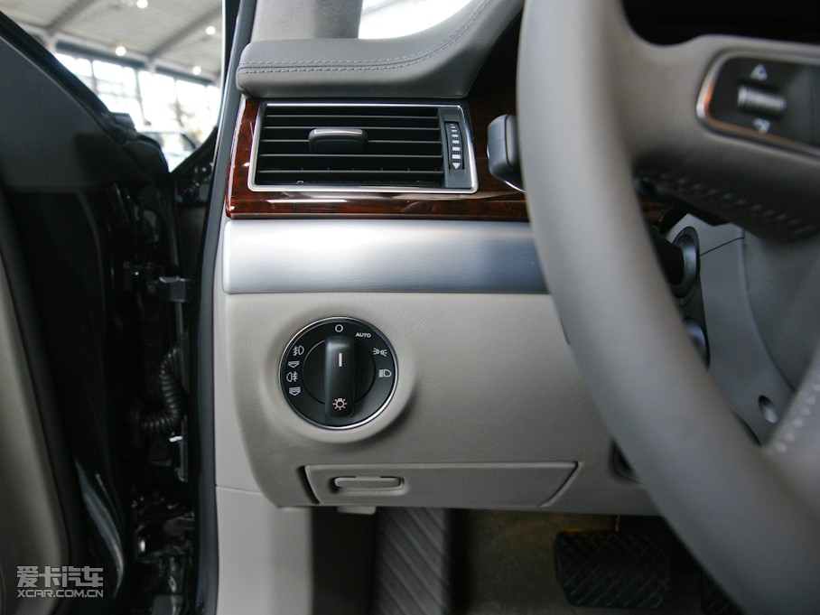 2009?yun)WA8 6.0W12 quattroŞ