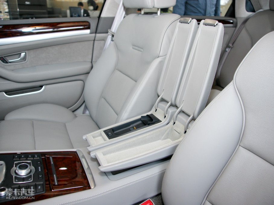 2009?yun)WA8 6.0W12 quattroŞ