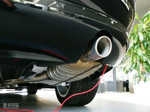 2009款3.0L 标准版 排气管