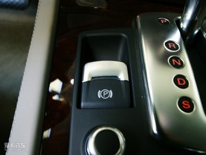 2009款3.0L 标准版 驻车制动器