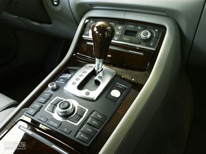 2009款3.0L 标准版 中控区