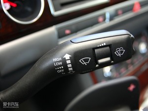 2009款3.0L 尊贵版 中控区