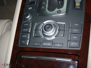 2009款4.2FSI quattro 尊贵版 中控区