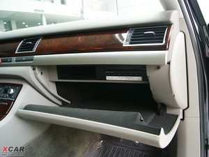 2009款3.0L 豪华版 手套箱