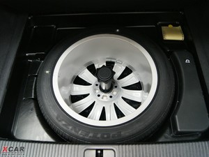 2009款3.0L 豪华版 备胎