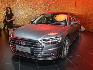 2019款55TFSI quattro 尊贵型 左前45度