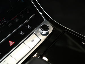 2019Plus 55TFSI quattro F п؅^