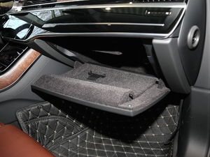 2019款Plus 50TFSI quattro 豪华型 手套箱