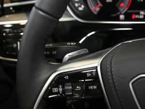 2019款Plus 50TFSI quattro 豪华型 中控区