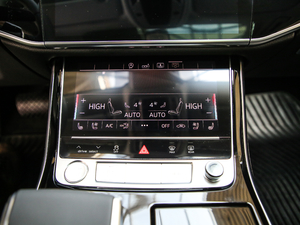 2019Plus 55TFSI quattro A {{