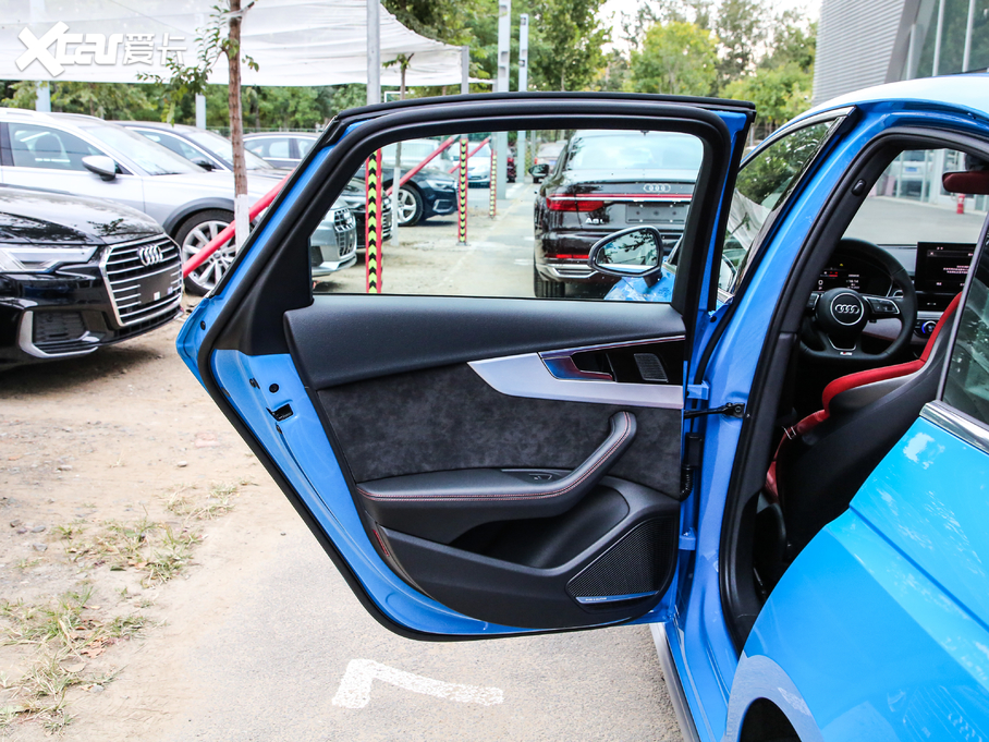 2021��?yu��n)W��S4 3.0TFSI Limousine