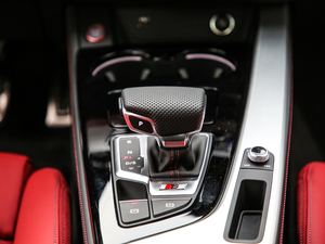 2021��3.0TFSI Limousine �п؅^