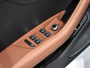 2021款quattro 基本型 主驾车窗控制区	