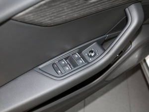 2021quatrro ̽ {܇ƅ^	