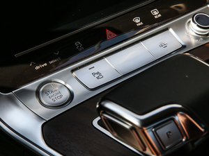 2020̽ 55 TFSI ԽҰ п؅^