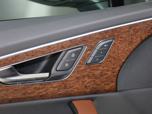 202045 TFSI quattro 팣 g