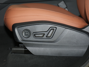 202045 TFSI quattro 팣 {{