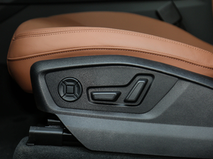 202045 TFSI quattro 팣 {{