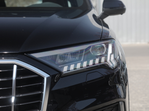 2020款55 TFSI quattro 黑武士专享版 大灯