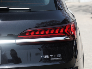 2020款55 TFSI quattro 黑武士专享版 尾灯
