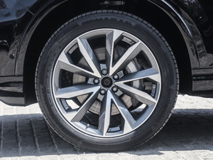 2020款55 TFSI quattro 黑武士专享版 轮圈