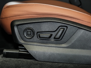 202055 TFSI quattro S line \ {{