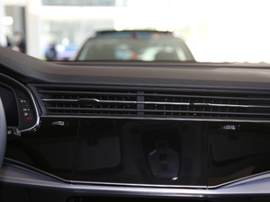 2019��45 TFSI ���A������ ���{���L��