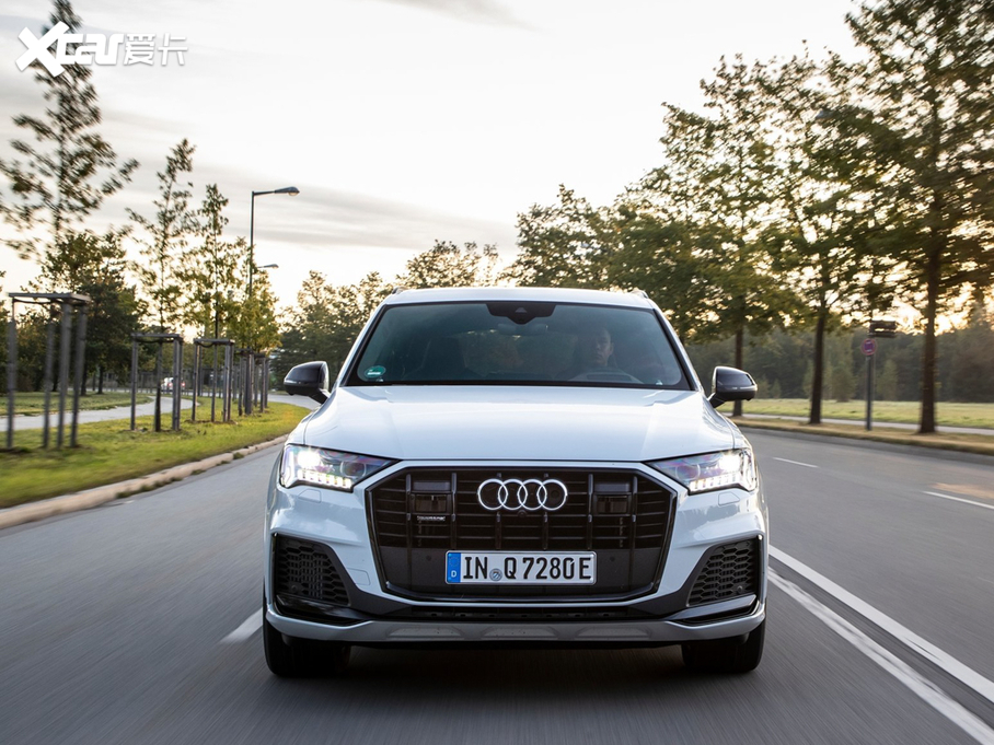 2020WQ7 e-tron 60 TFSIe