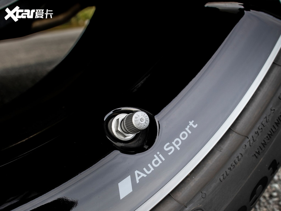 2020WQ7 e-tron 60 TFSIe