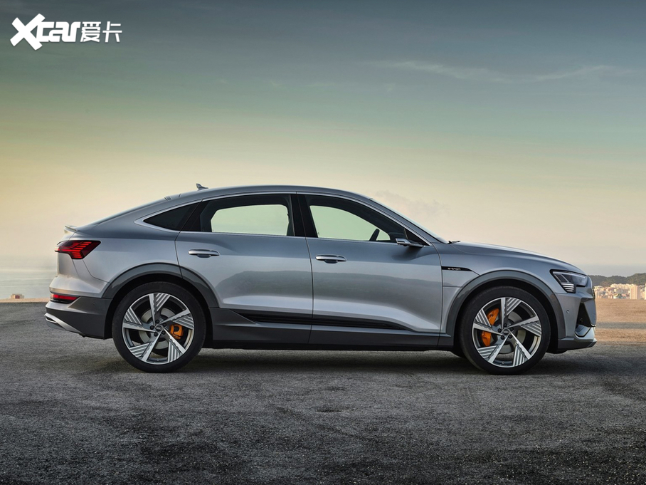 2021��W��e-tron(�M��) ������