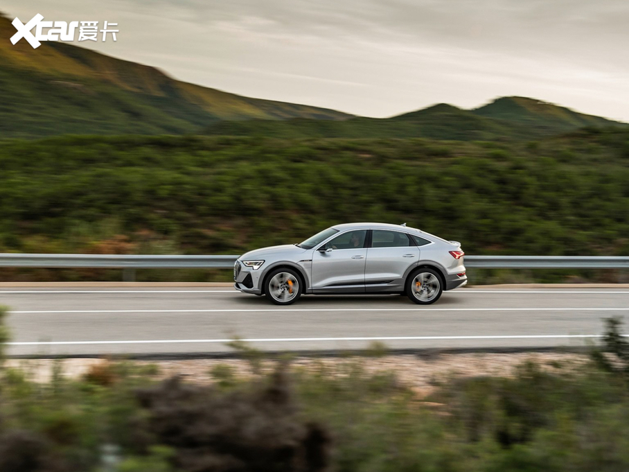 2021��W��e-tron(�M��) ������