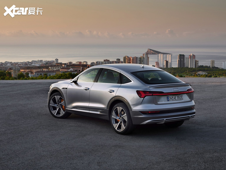 2021��W��e-tron(�M��) ������