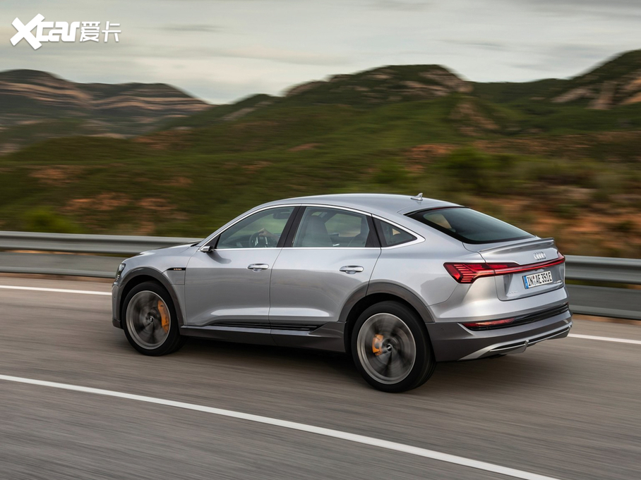 2021��W��e-tron(�M��) ������