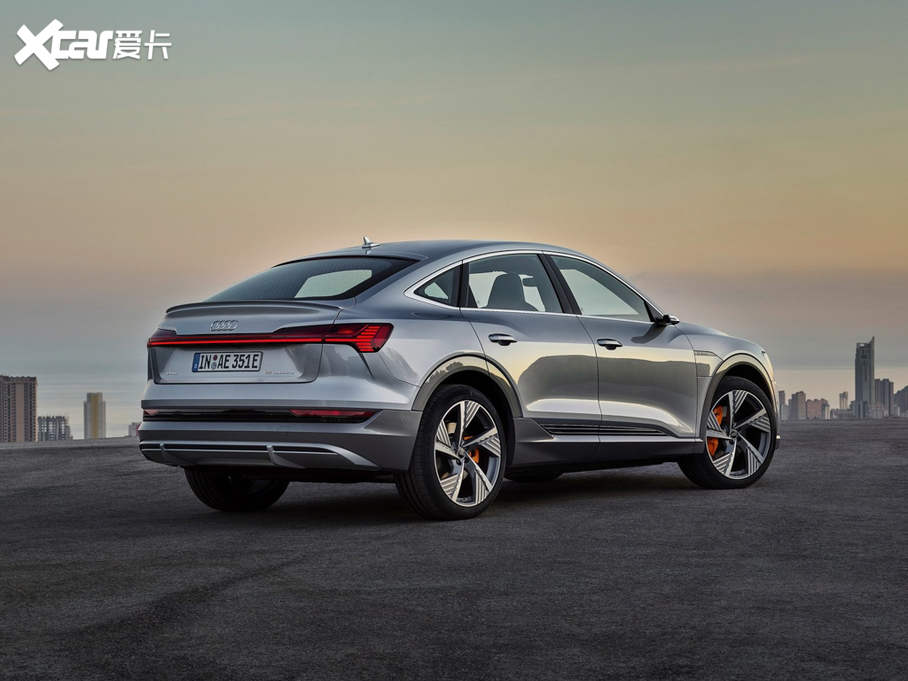 2021��W��e-tron(�M��) ������