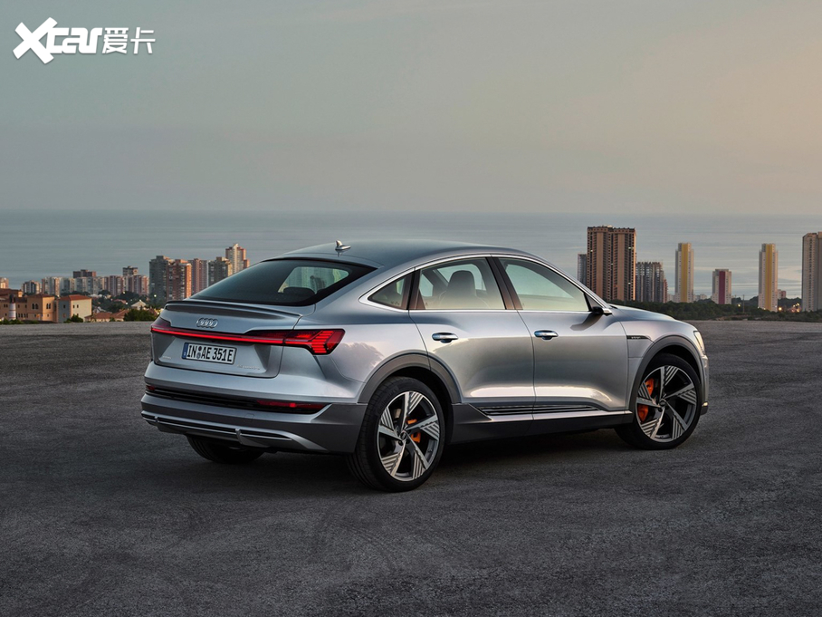 2021��W��e-tron(�M(j��n)��) ������