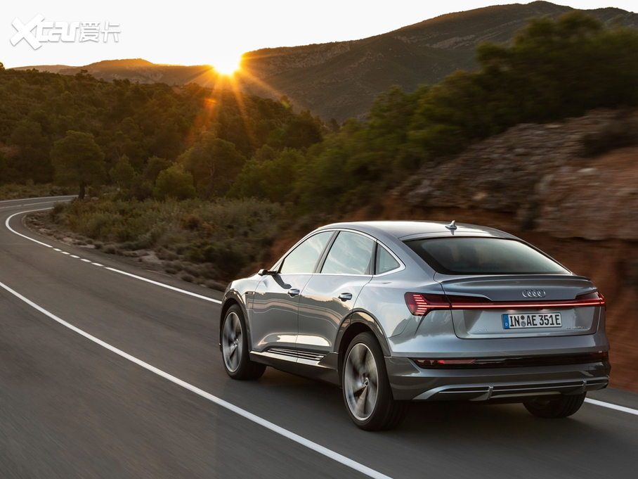 2021��W��e-tron(�M(j��n)��) ������