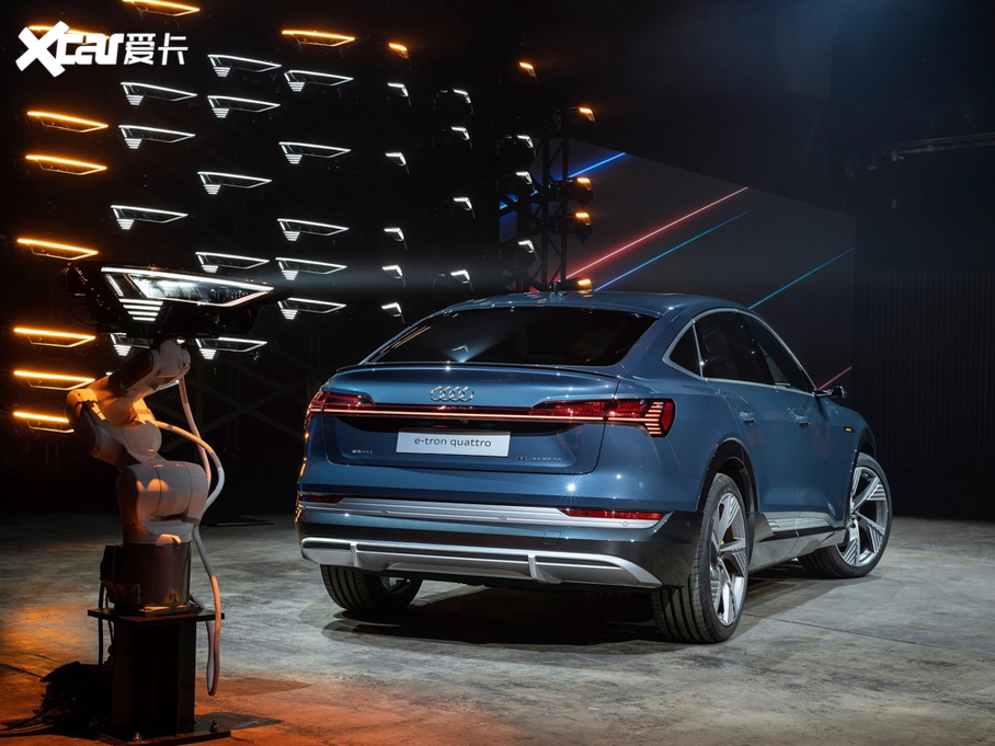 2021��W��e-tron(�M��) ������