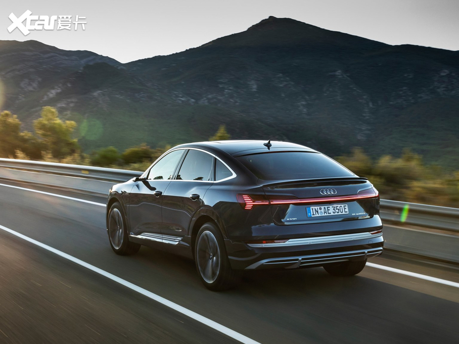 2021��W��e-tron(�M��) ������