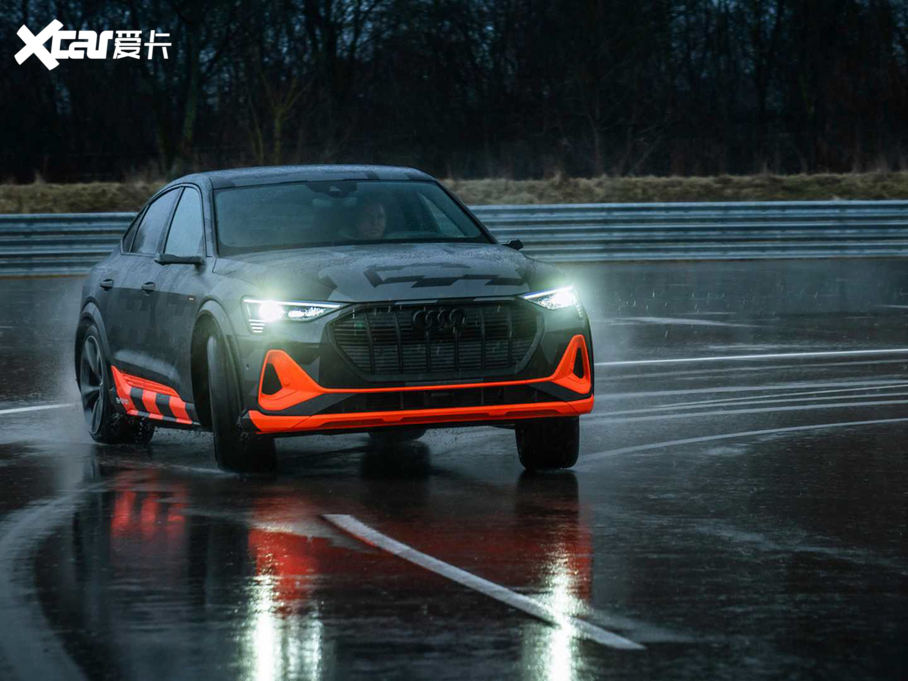 2021��W��e-tron(�M��) S Sportback Prototype