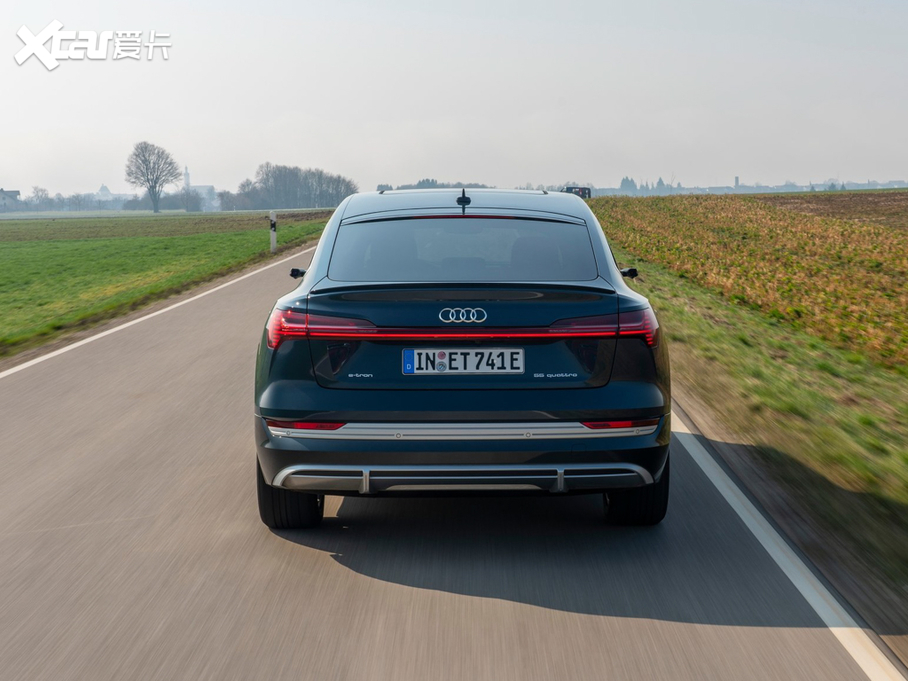 2021��W��e-tron(�M��) ������