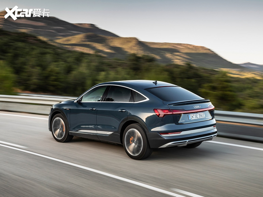 2021��W��e-tron(�M��) ������