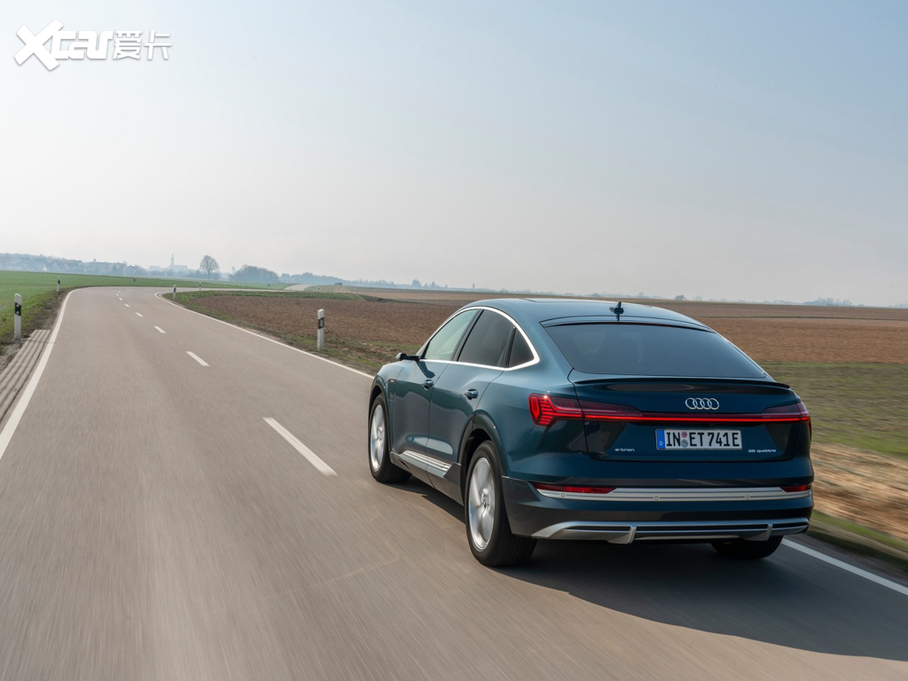 2021��W��e-tron(�M��) ������