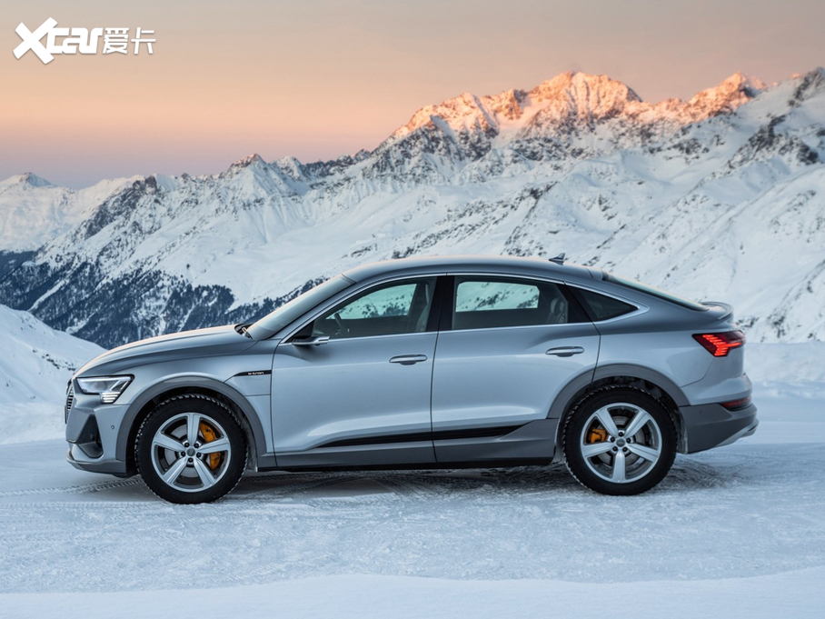 2021��W��e-tron(�M��) ������