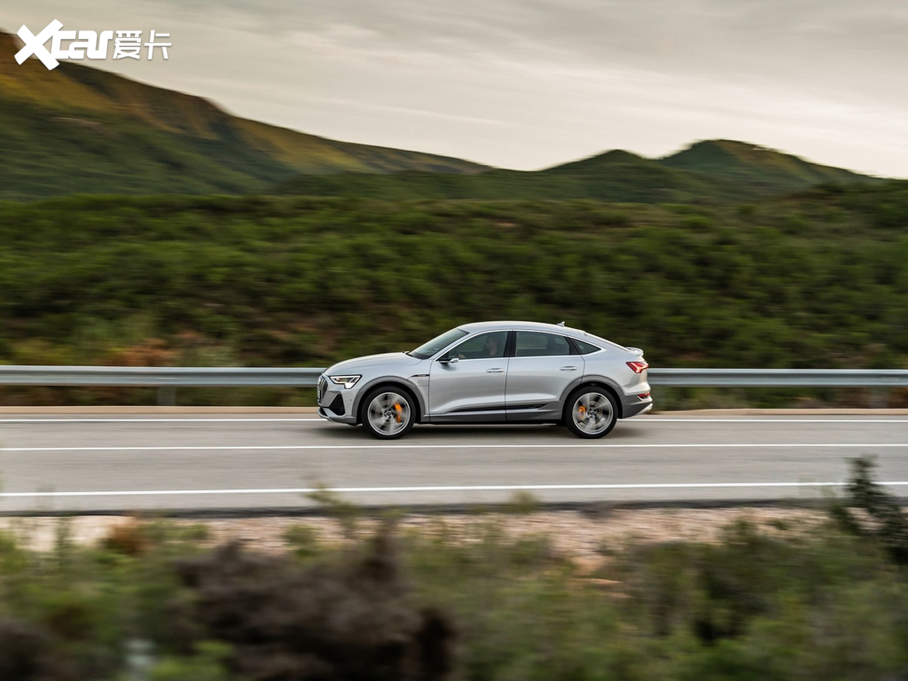 2021��W��e-tron(�M��) ������