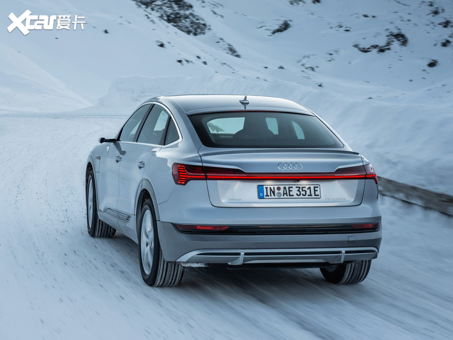 2021��W��e-tron(�M��) ������