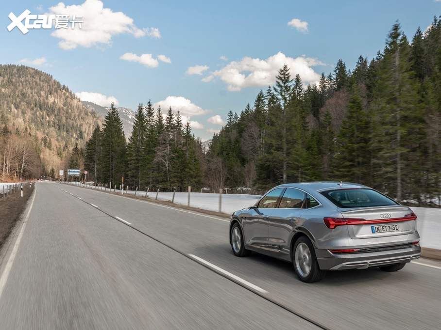 2021��W��e-tron(�M��) ������