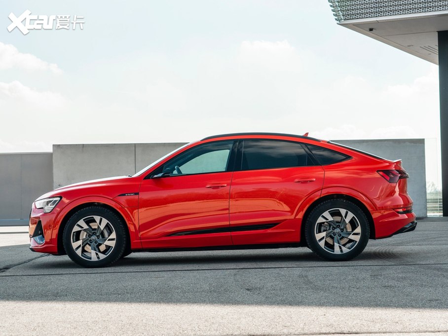 2021��W��e-tron(�M��) ������