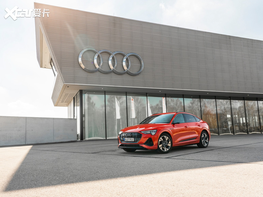 2021��W��e-tron(�M��) ������