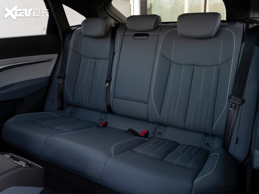 2021��W��e-tron(�M(j��n)��) ������