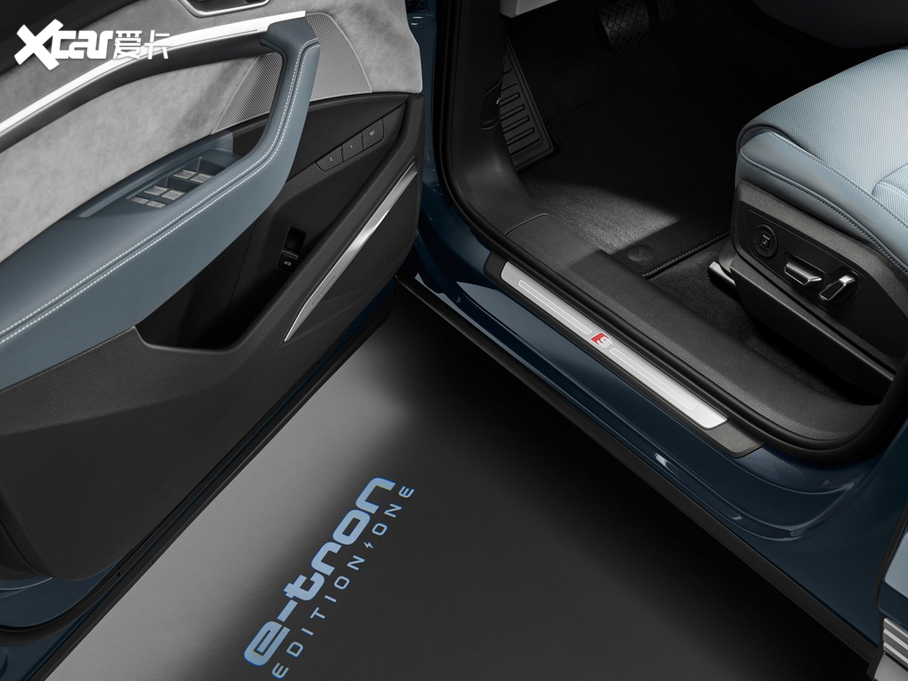 2021��W��e-tron(�M��) ������